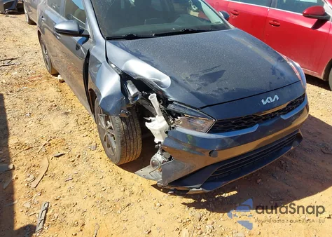 2023 Kia Forte Lxs z USA, uszkodzony, nr VIN 3KPF24AD4PE682105